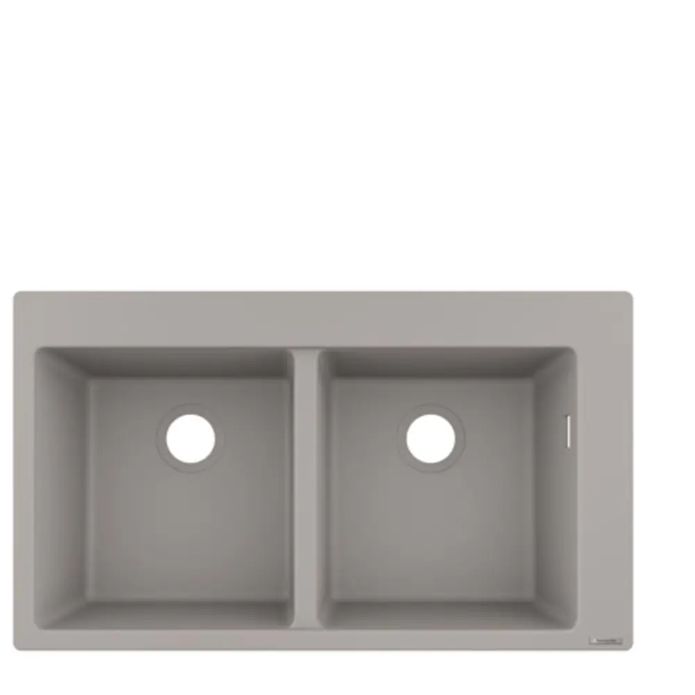 Einbauspüle in Betongrau mit zwei Becken und Löchern für Armaturen, markiert mit dem Logo von Hansgrohe.